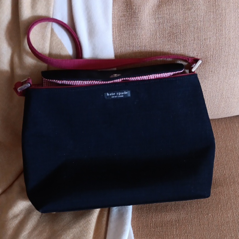 Kate Spade Black and Pink Shoulder Bag with Sleek Design Vinrage